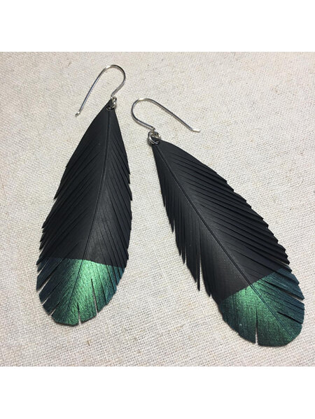Airlock earrings with emerald tips