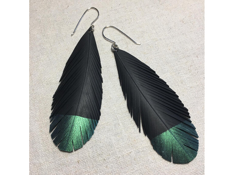 Airlock earrings with emerald tips