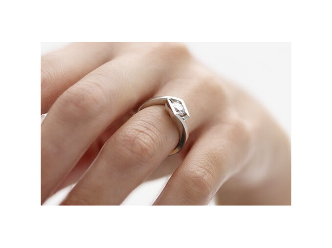 Croft Brilliant cut modern platinum diamond ring