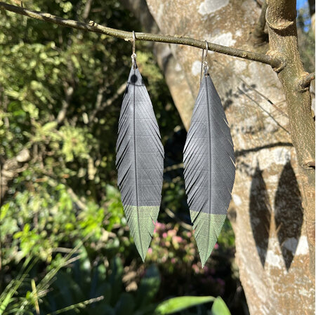 Diverge earrings with olive tips