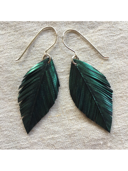 Leaf earrings with emerald