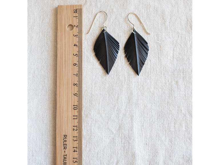 Leaf earrings with olive