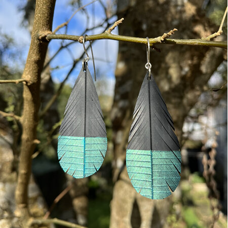 Mini airlock earrings with turquoise tips