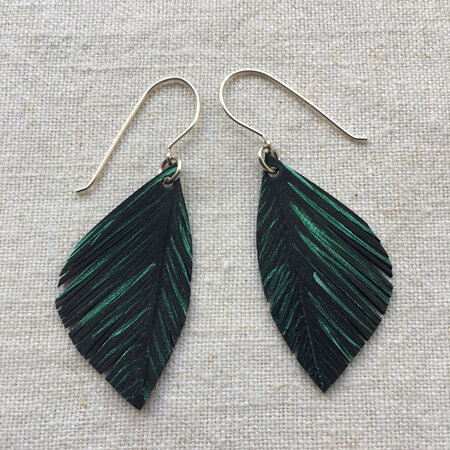 Mini silvereye earrings with emerald