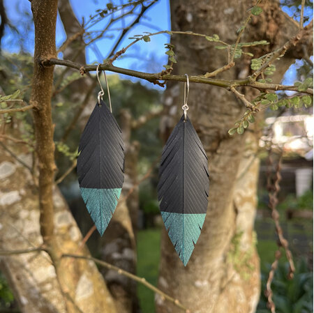 Pique earrings with turquoise tips