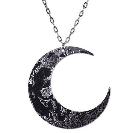 Restyle l MOON TEXTURED PENDANT NECKLACE