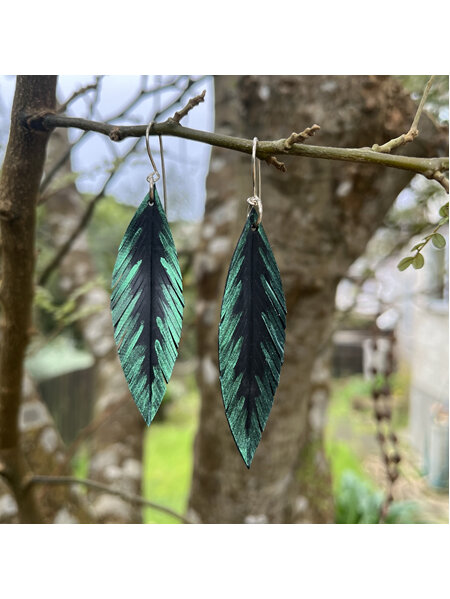 Robin earrings with emerald