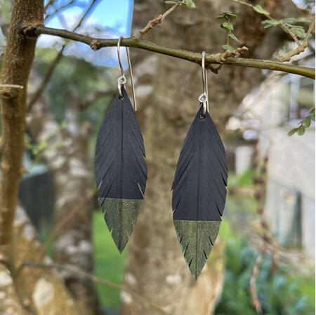 Robin earrings with green gold tips