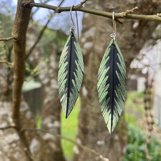 Robin earrings with olive