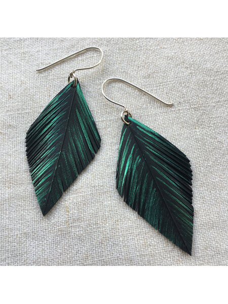 Tempt earrings with emerald