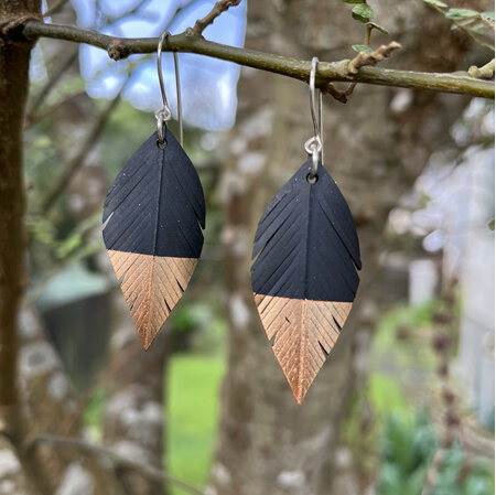 Tomtit earrings with bronze tips