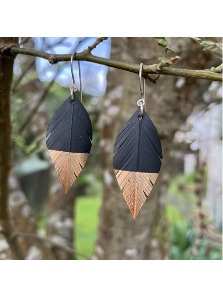 Tomtit earrings with bronze tips