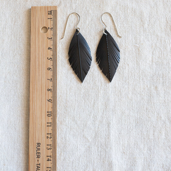 Tomtit earrings with burgundy