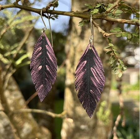 Tomtit earrings with hi-lite pink