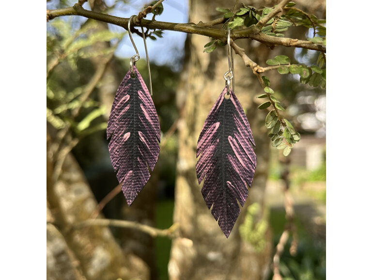 Tomtit earrings with hi-lite pink