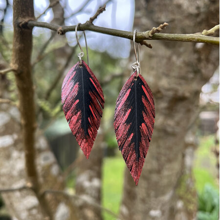 Tomtit earrings with red