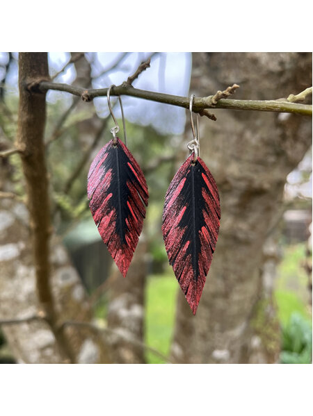 Tomtit earrings with red