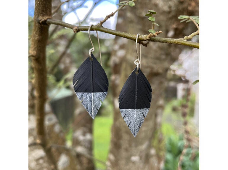 Tomtit earrings with silver tips