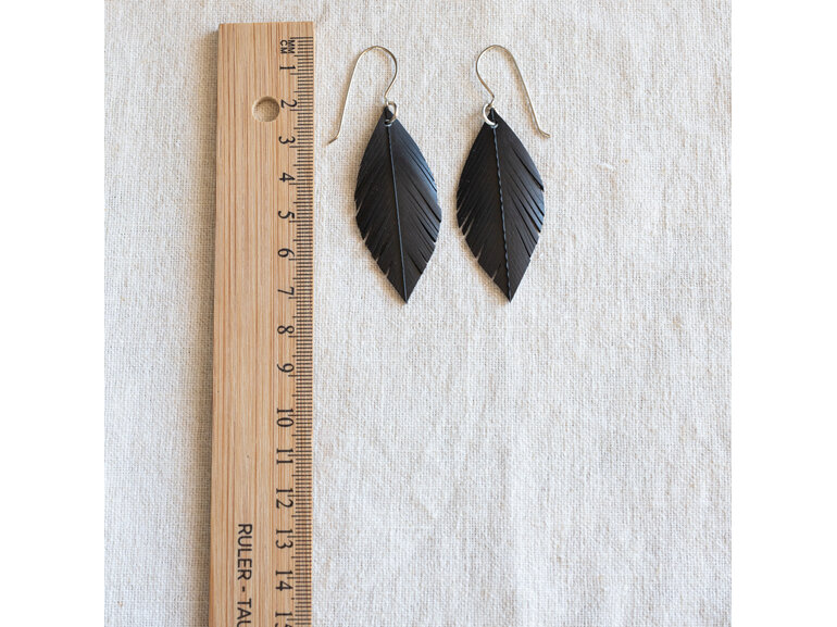 Tomtit earrings with silver tips